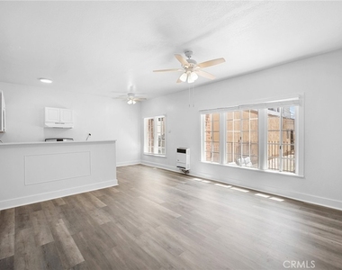 228 S Kenwood Street - Photo Thumbnail 4