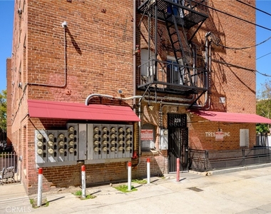 228 S Kenwood Street - Photo Thumbnail 14