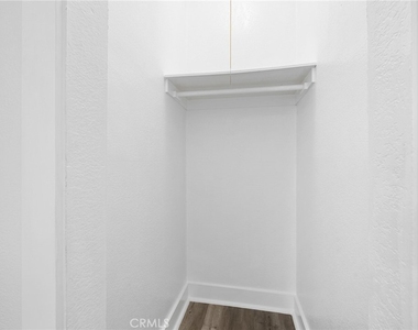 228 S Kenwood Street - Photo Thumbnail 11