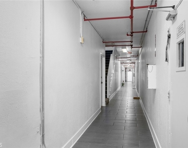 228 S Kenwood Street - Photo Thumbnail 12