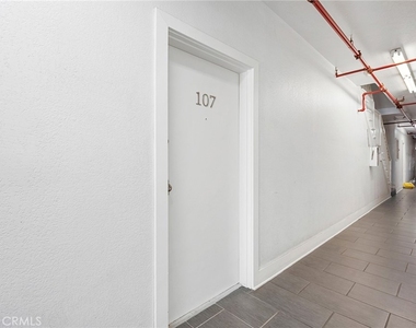 228 S Kenwood Street - Photo Thumbnail 2