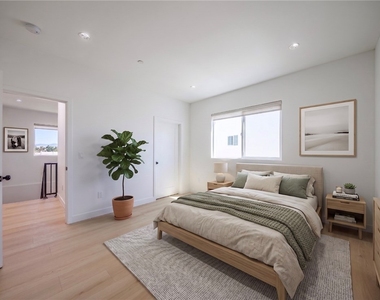 2847 S Victoria Avenue - Photo Thumbnail 4