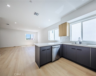 2847 S Victoria Avenue - Photo Thumbnail 11