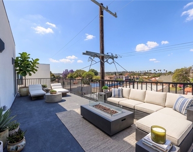 2847 S Victoria Avenue - Photo Thumbnail 2