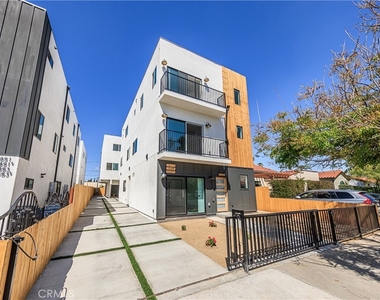 2847 S Victoria Avenue - Photo Thumbnail 1