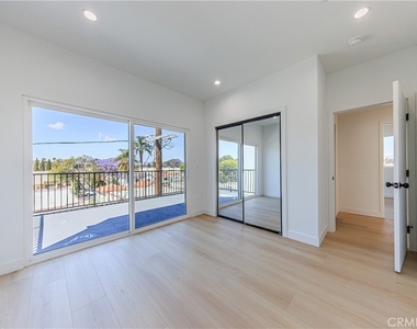 2847 S Victoria Avenue - Photo Thumbnail 26