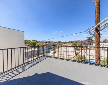 2847 S Victoria Avenue - Photo Thumbnail 27