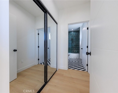 2847 S Victoria Avenue - Photo Thumbnail 18