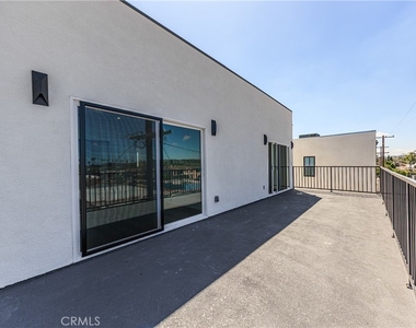 2847 S Victoria Avenue - Photo Thumbnail 32