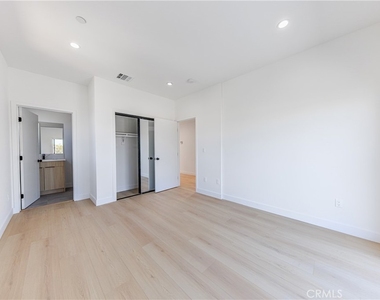 2847 S Victoria Avenue - Photo Thumbnail 24