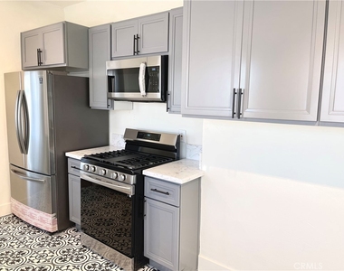 3109 Raymond Avenue - Photo Thumbnail 7