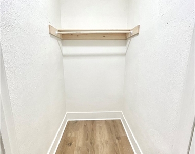 3109 Raymond Avenue - Photo Thumbnail 10