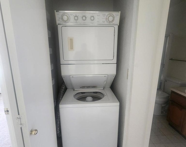198 Peters Ave - Photo Thumbnail 14