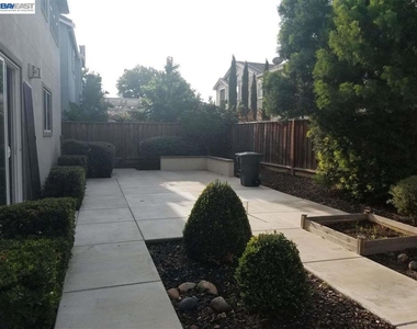 199 N Alta Dena St - Photo Thumbnail 25