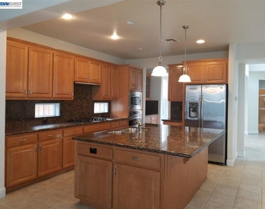 199 N Alta Dena St - Photo Thumbnail 8