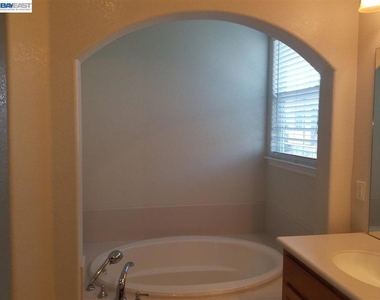 199 N Alta Dena St - Photo Thumbnail 20