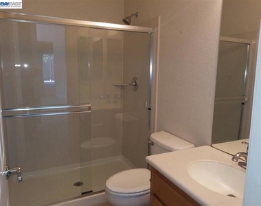 199 N Alta Dena St - Photo Thumbnail 4