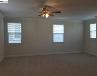 199 N Alta Dena St - Photo Thumbnail 17
