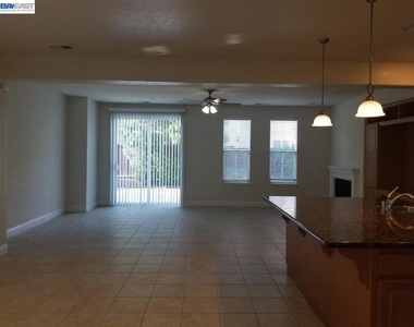 199 N Alta Dena St - Photo Thumbnail 5