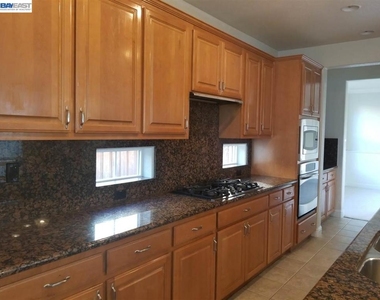 199 N Alta Dena St - Photo Thumbnail 9