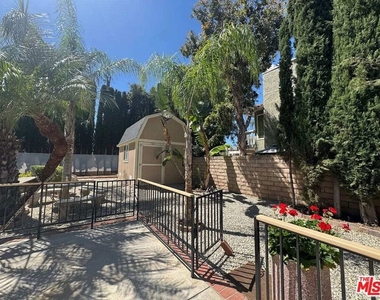 7814 Woodhall Avenue - Photo Thumbnail 38