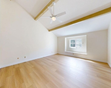7814 Woodhall Avenue - Photo Thumbnail 22