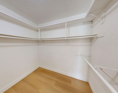 7814 Woodhall Avenue - Photo Thumbnail 31