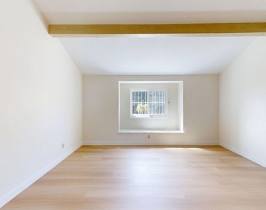7814 Woodhall Avenue - Photo Thumbnail 23