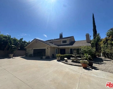 7814 Woodhall Avenue - Photo Thumbnail 33