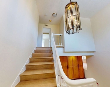7814 Woodhall Avenue - Photo Thumbnail 21