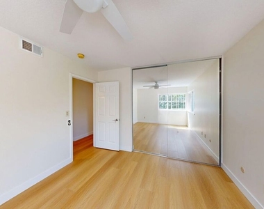 7814 Woodhall Avenue - Photo Thumbnail 28