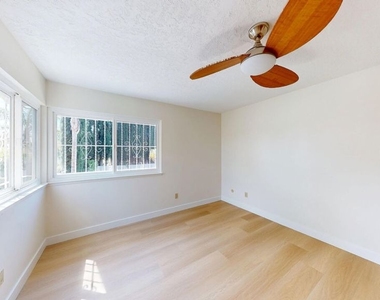 7814 Woodhall Avenue - Photo Thumbnail 29