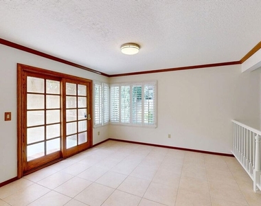 7814 Woodhall Avenue - Photo Thumbnail 4