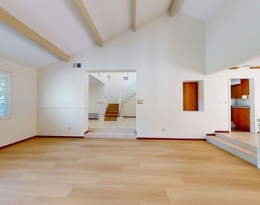 7814 Woodhall Avenue - Photo Thumbnail 1