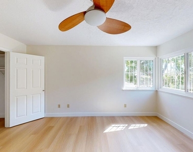 7814 Woodhall Avenue - Photo Thumbnail 30