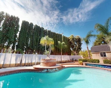 7814 Woodhall Avenue - Photo Thumbnail 15
