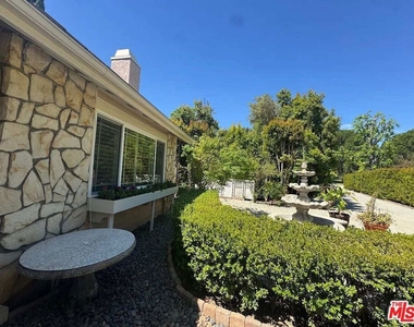 7814 Woodhall Avenue - Photo Thumbnail 35