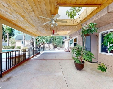 7814 Woodhall Avenue - Photo Thumbnail 16