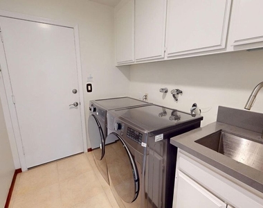 7814 Woodhall Avenue - Photo Thumbnail 17