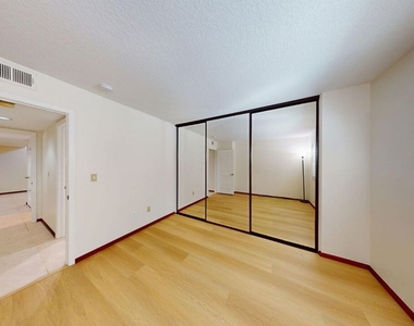7814 Woodhall Avenue - Photo Thumbnail 19