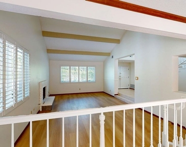 7814 Woodhall Avenue - Photo Thumbnail 3