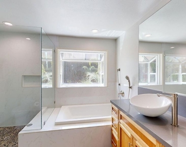 7814 Woodhall Avenue - Photo Thumbnail 24