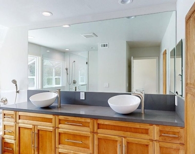 7814 Woodhall Avenue - Photo Thumbnail 26