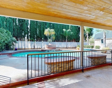 7814 Woodhall Avenue - Photo Thumbnail 13