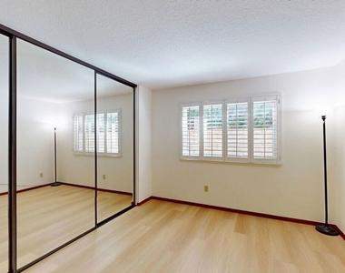 7814 Woodhall Avenue - Photo Thumbnail 18