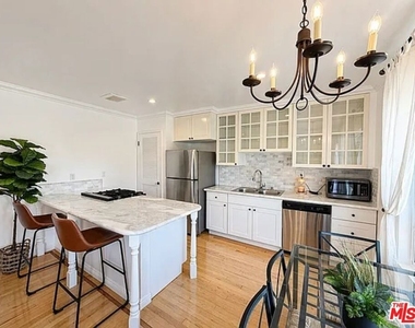1028 12th Street - Photo Thumbnail 2