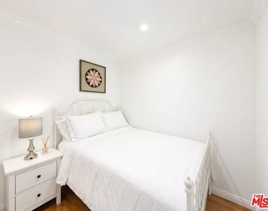1028 12th Street - Photo Thumbnail 4