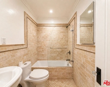 1028 12th Street - Photo Thumbnail 9