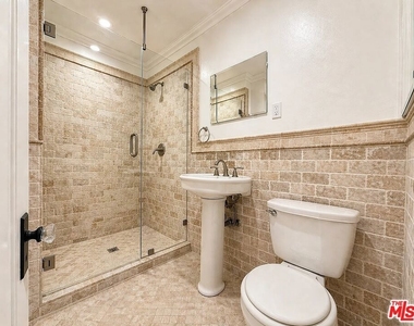 1028 12th Street - Photo Thumbnail 8