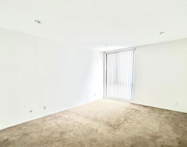 906 N Doheny Drive - Photo Thumbnail 19